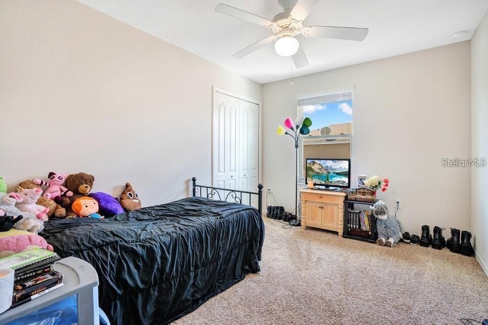 For Rent: $2,400 (4 beds, 2 baths, 1984 Square Feet)