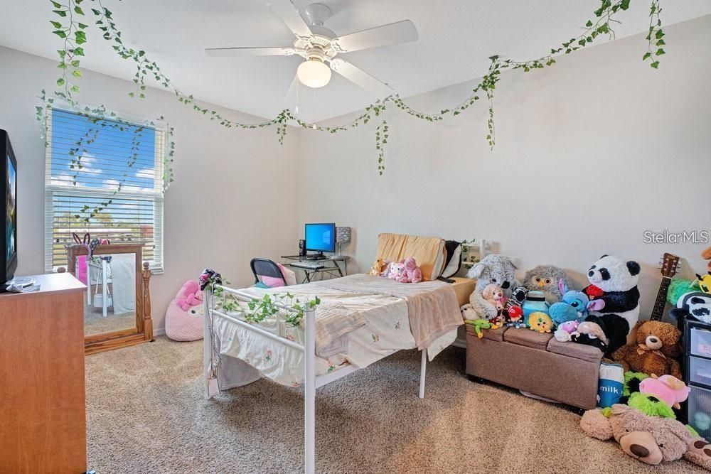 For Rent: $2,400 (4 beds, 2 baths, 1984 Square Feet)