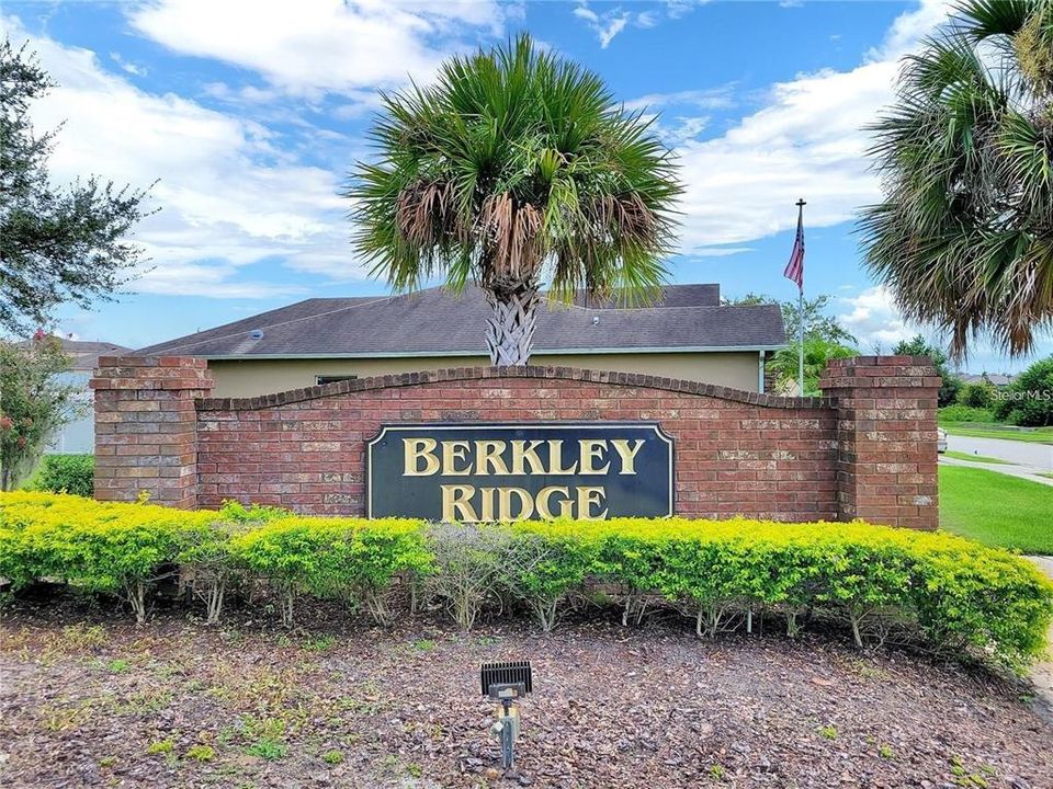 For Rent: $2,400 (4 beds, 2 baths, 1984 Square Feet)