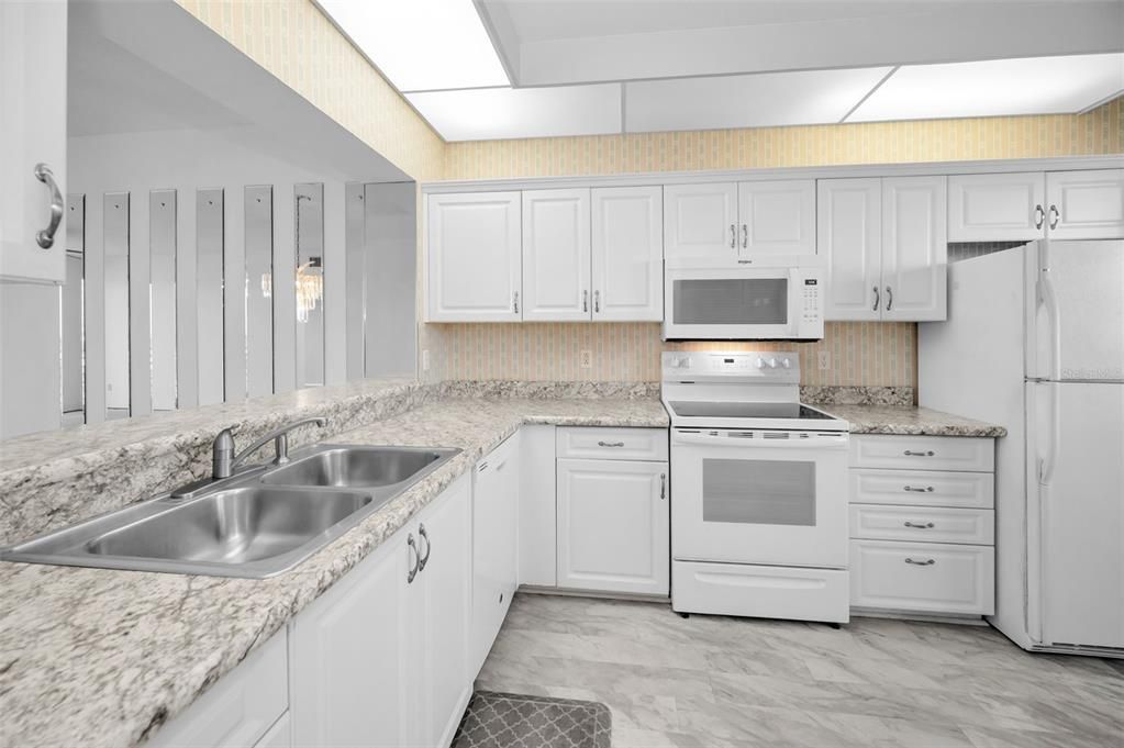 For Sale: $449,500 (2 beds, 2 baths, 1200 Square Feet)