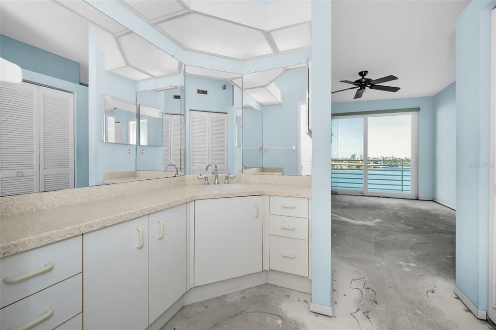 For Sale: $449,500 (2 beds, 2 baths, 1200 Square Feet)