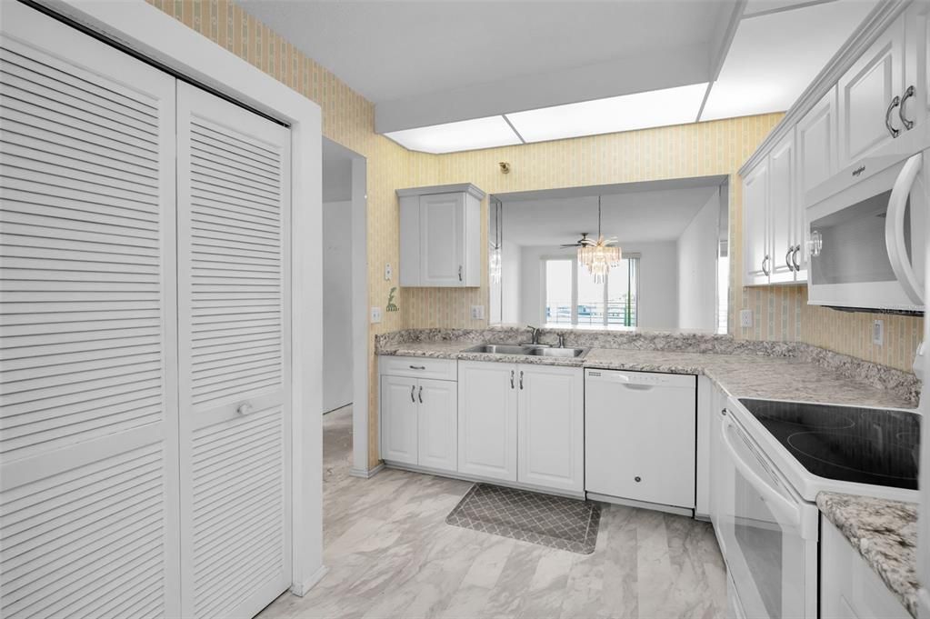 For Sale: $449,500 (2 beds, 2 baths, 1200 Square Feet)