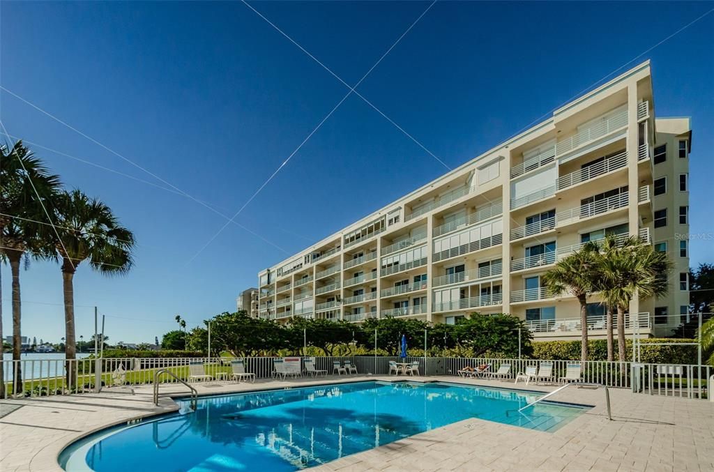 For Sale: $449,500 (2 beds, 2 baths, 1200 Square Feet)