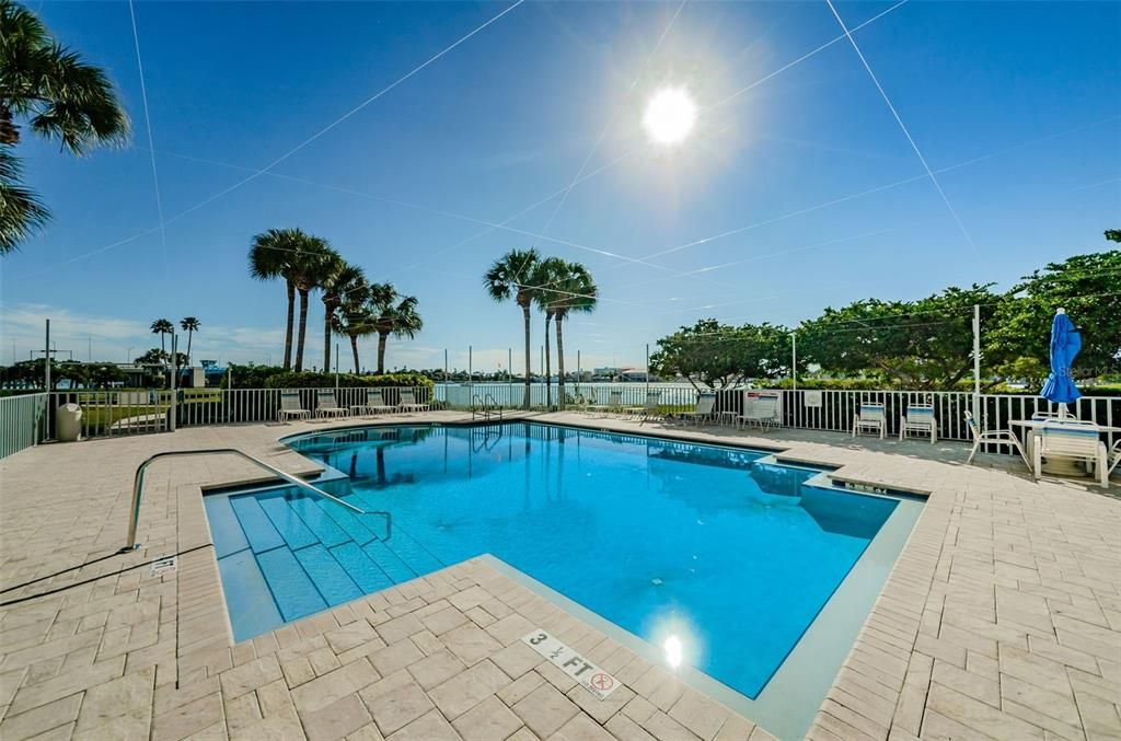 For Sale: $449,500 (2 beds, 2 baths, 1200 Square Feet)