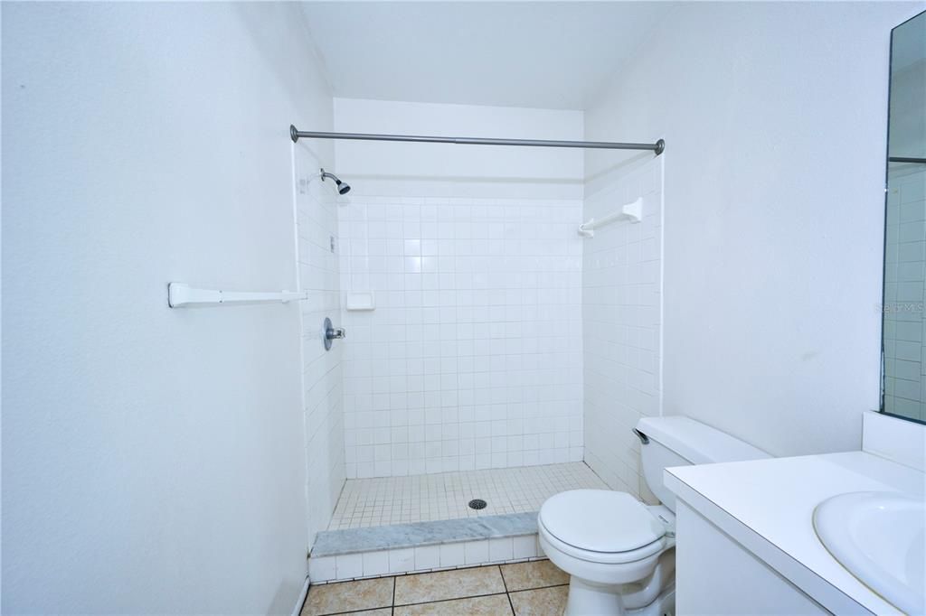 For Sale: $158,900 (2 beds, 2 baths, 1073 Square Feet)