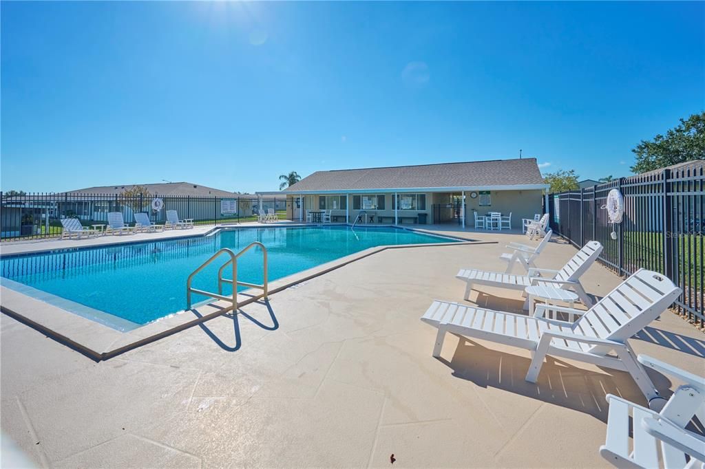 For Sale: $158,900 (2 beds, 2 baths, 1073 Square Feet)