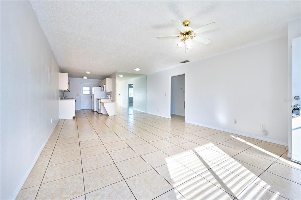 For Sale: $158,900 (2 beds, 2 baths, 1073 Square Feet)