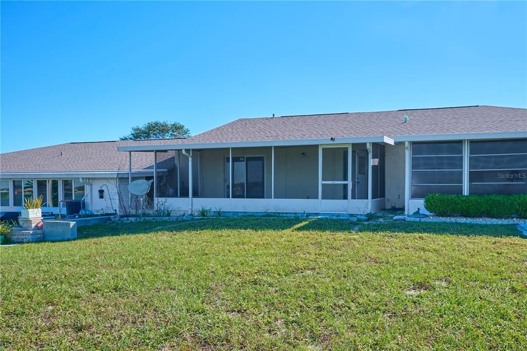 For Sale: $158,900 (2 beds, 2 baths, 1073 Square Feet)