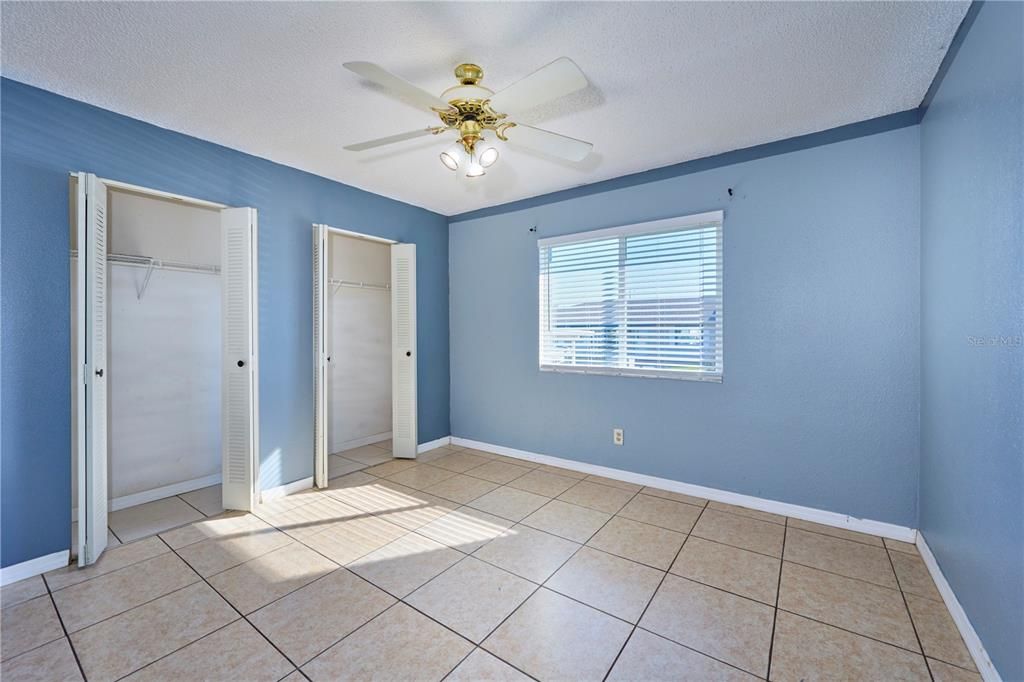 For Sale: $158,900 (2 beds, 2 baths, 1073 Square Feet)