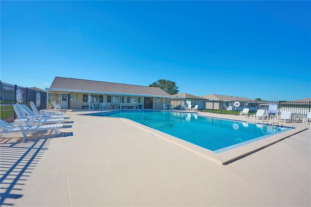 For Sale: $158,900 (2 beds, 2 baths, 1073 Square Feet)