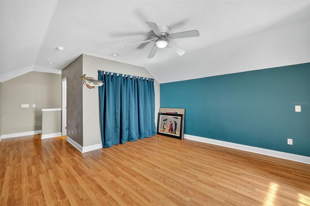 合同活跃: $737,000 (5 贝兹, 4 浴室, 3193 平方英尺)