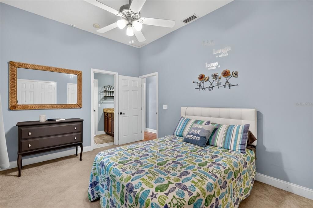 合同活跃: $737,000 (5 贝兹, 4 浴室, 3193 平方英尺)