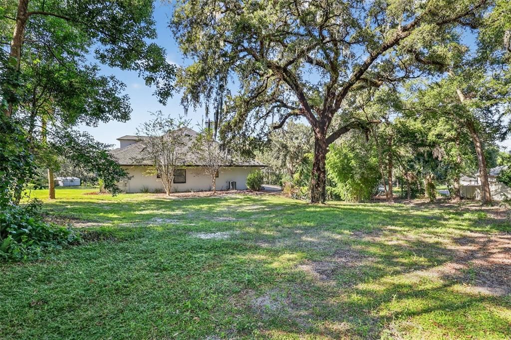 合同活跃: $737,000 (5 贝兹, 4 浴室, 3193 平方英尺)