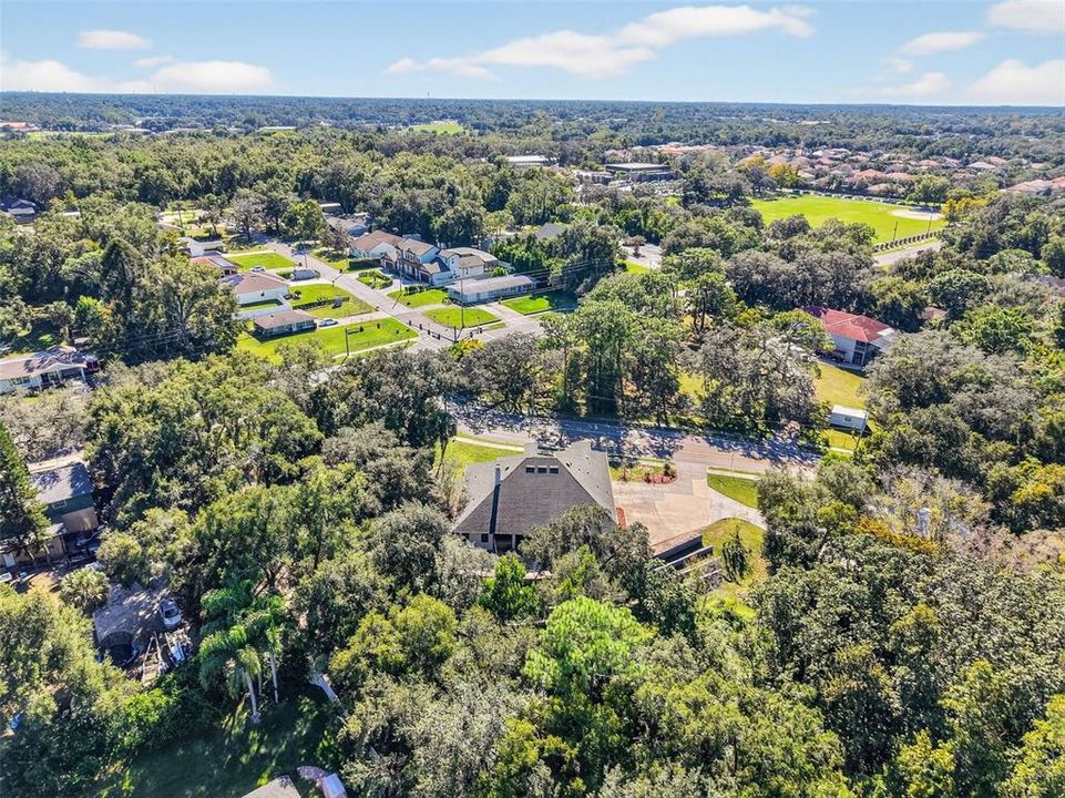 合同活跃: $737,000 (5 贝兹, 4 浴室, 3193 平方英尺)