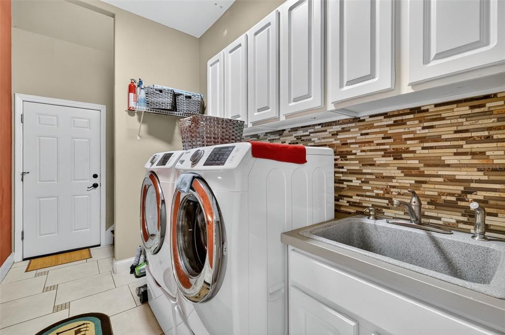 合同活跃: $737,000 (5 贝兹, 4 浴室, 3193 平方英尺)