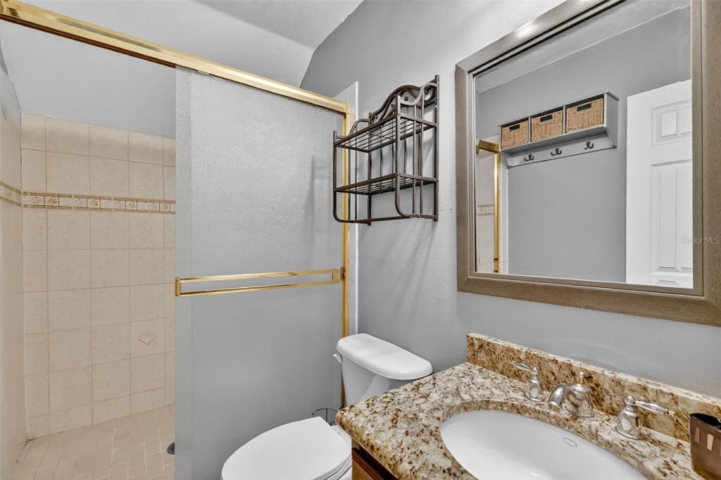 合同活跃: $737,000 (5 贝兹, 4 浴室, 3193 平方英尺)