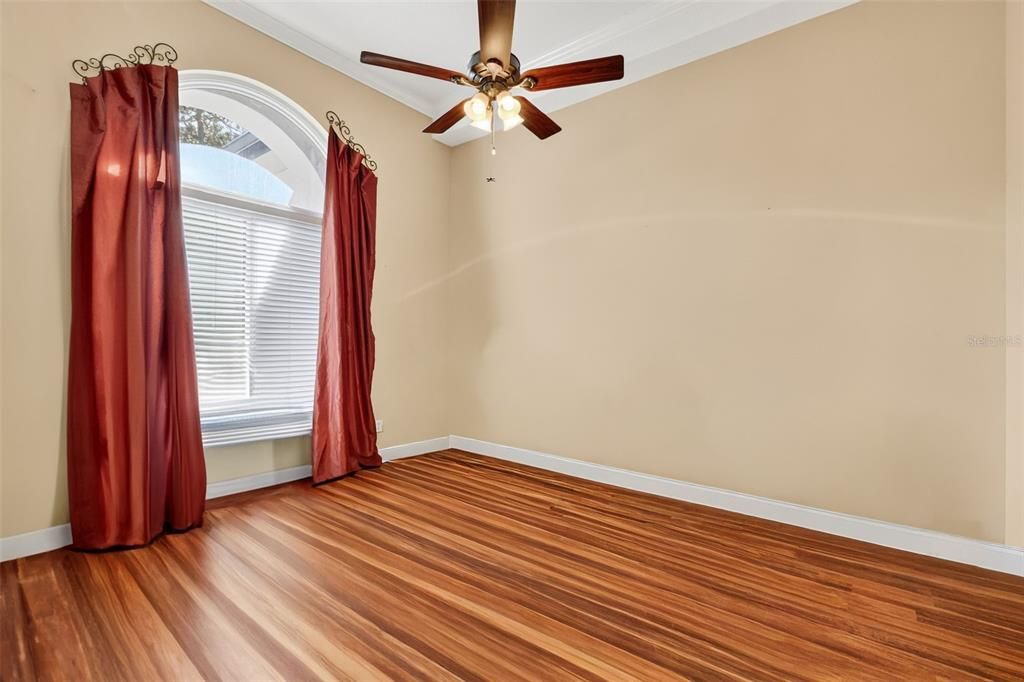 合同活跃: $737,000 (5 贝兹, 4 浴室, 3193 平方英尺)