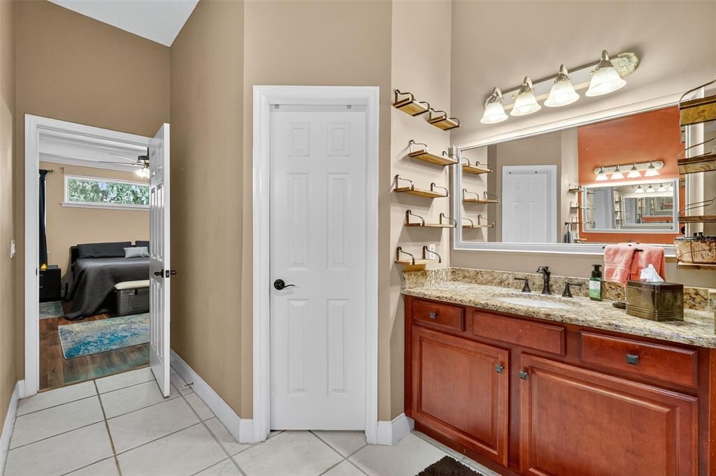 合同活跃: $737,000 (5 贝兹, 4 浴室, 3193 平方英尺)