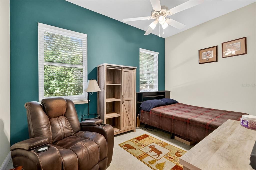 合同活跃: $737,000 (5 贝兹, 4 浴室, 3193 平方英尺)