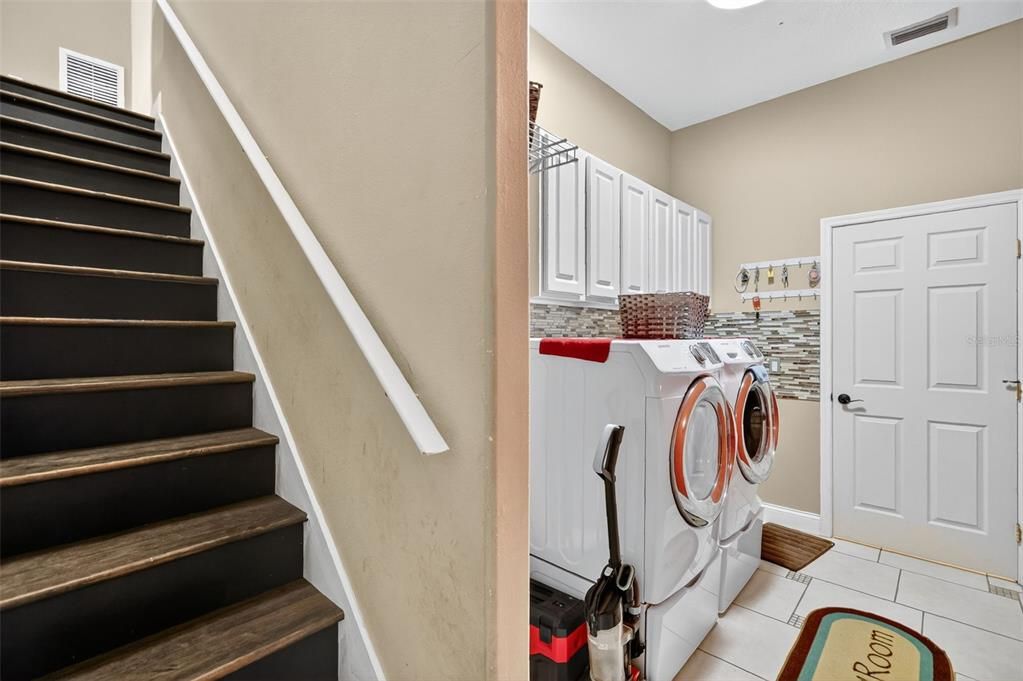 合同活跃: $737,000 (5 贝兹, 4 浴室, 3193 平方英尺)