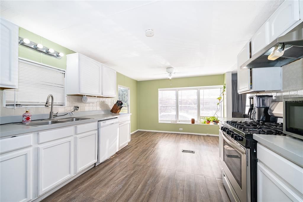 На продажу: $205,000 (3 спален, 2 ванн, 1152 Квадратных фут)