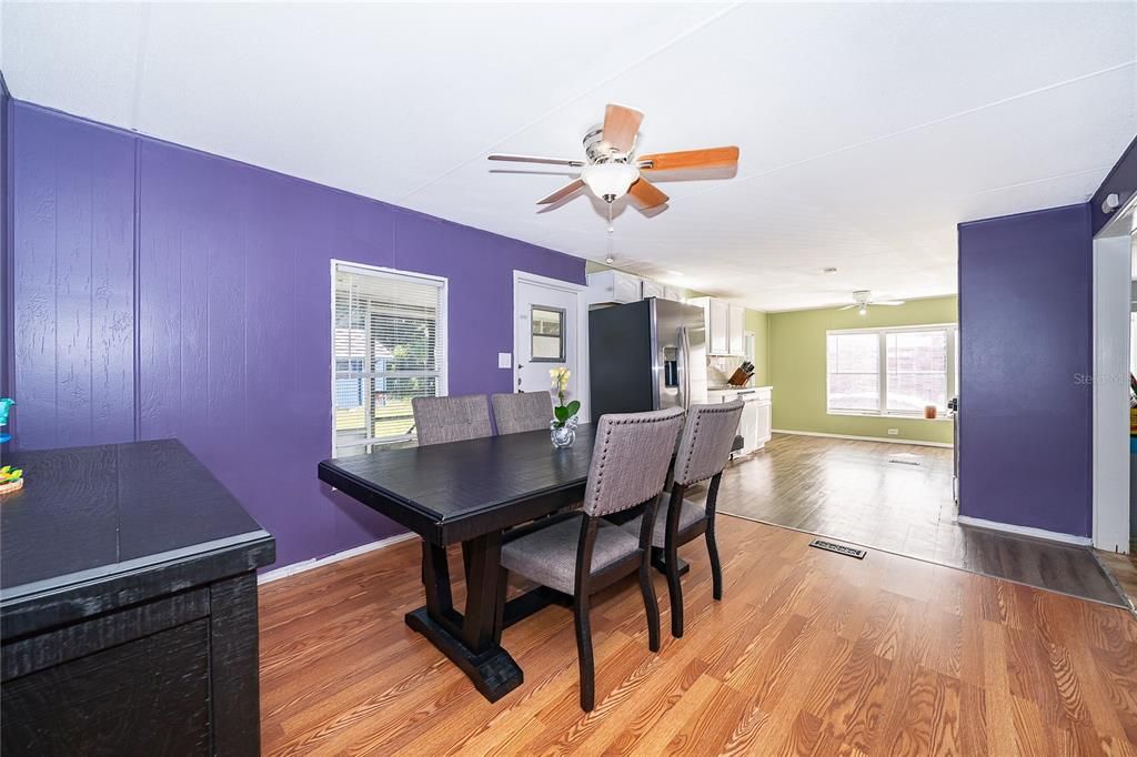 На продажу: $205,000 (3 спален, 2 ванн, 1152 Квадратных фут)