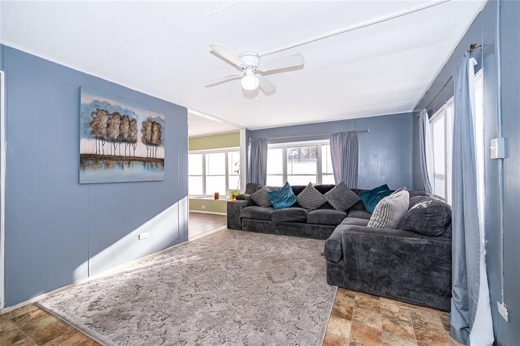 На продажу: $205,000 (3 спален, 2 ванн, 1152 Квадратных фут)