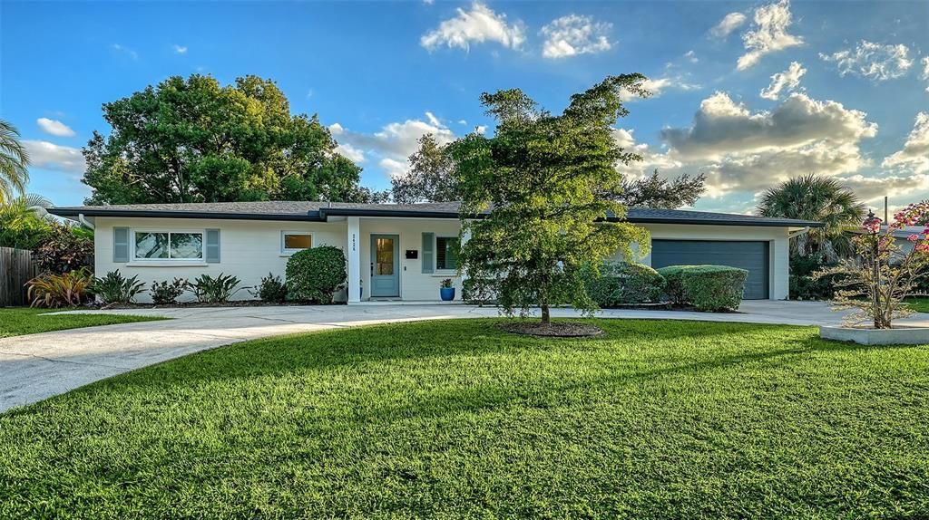 For Sale: $775,000 (3 beds, 2 baths, 1570 Square Feet)