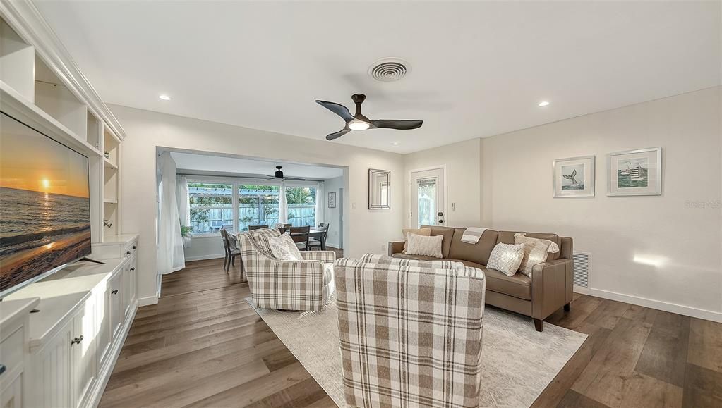 For Sale: $775,000 (3 beds, 2 baths, 1570 Square Feet)