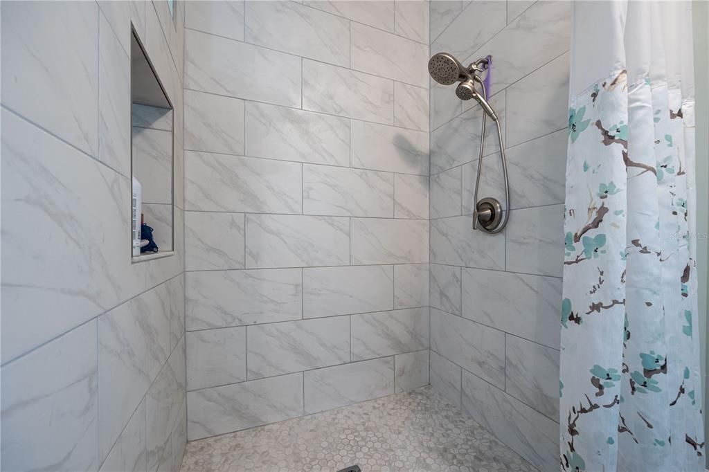 На продажу: $440,000 (5 спален, 3 ванн, 2136 Квадратных фут)