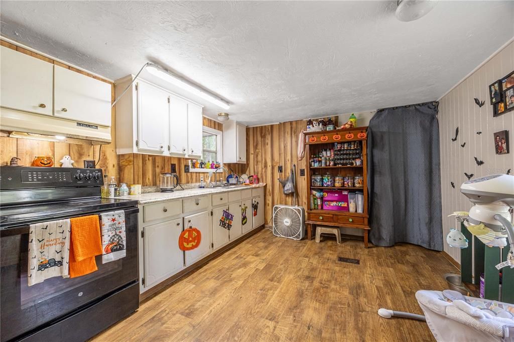 На продажу: $440,000 (5 спален, 3 ванн, 2136 Квадратных фут)