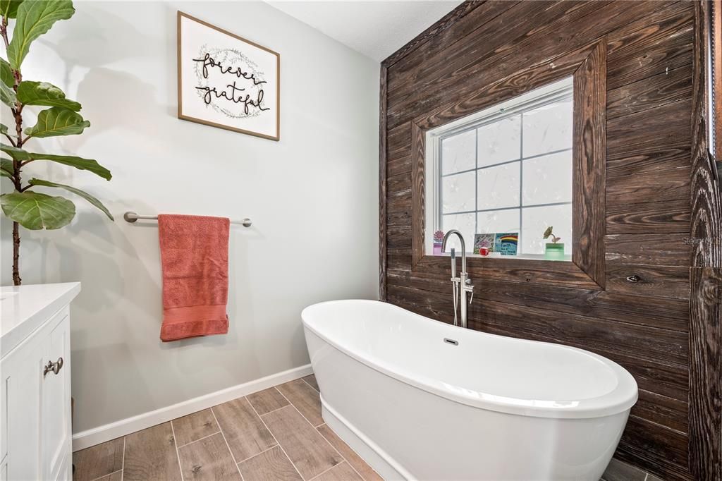 На продажу: $440,000 (5 спален, 3 ванн, 2136 Квадратных фут)