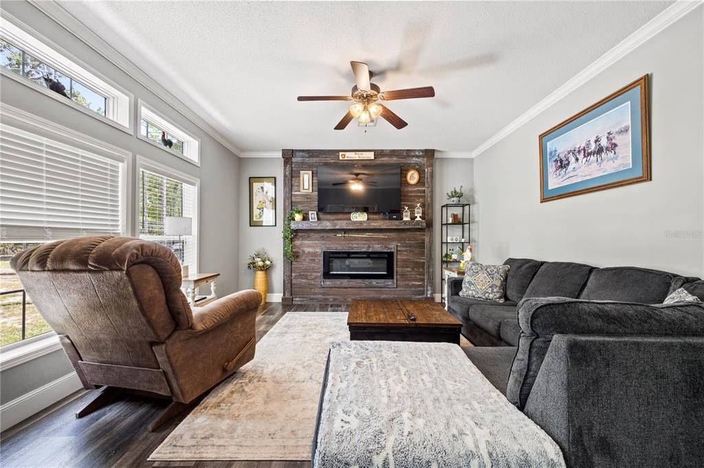 На продажу: $440,000 (5 спален, 3 ванн, 2136 Квадратных фут)