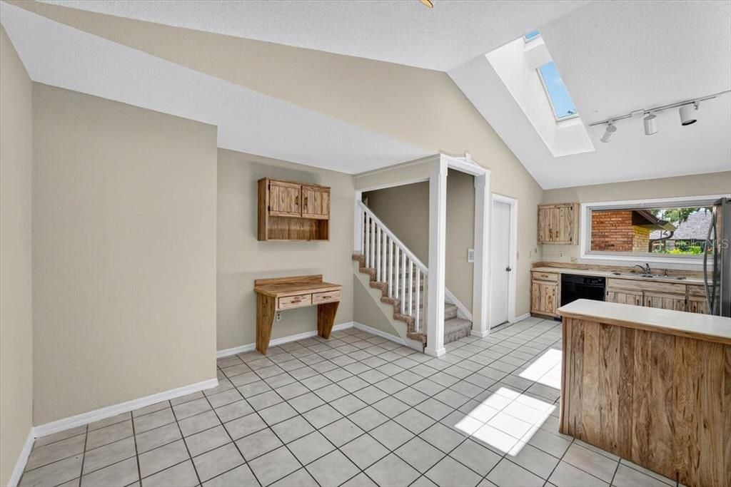 待售: $467,500 (4 贝兹, 3 浴室, 2555 平方英尺)