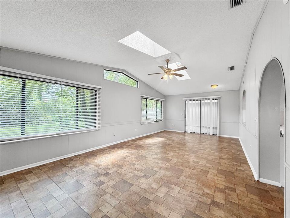 For Rent: $1,825 (3 beds, 2 baths, 1740 Square Feet)