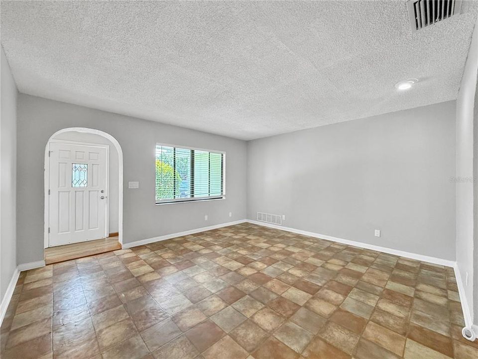 For Rent: $1,825 (3 beds, 2 baths, 1740 Square Feet)