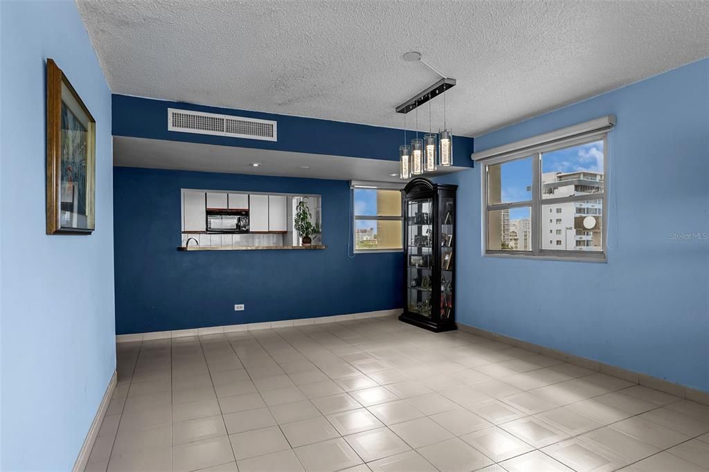 En Venta: $950,000 (3 camas, 2 baños, 1576 Pies cuadrados)