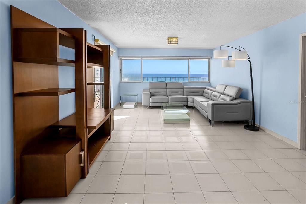 En Venta: $950,000 (3 camas, 2 baños, 1576 Pies cuadrados)