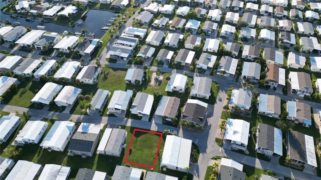 На продажу: $36,000 (0.12 acres)