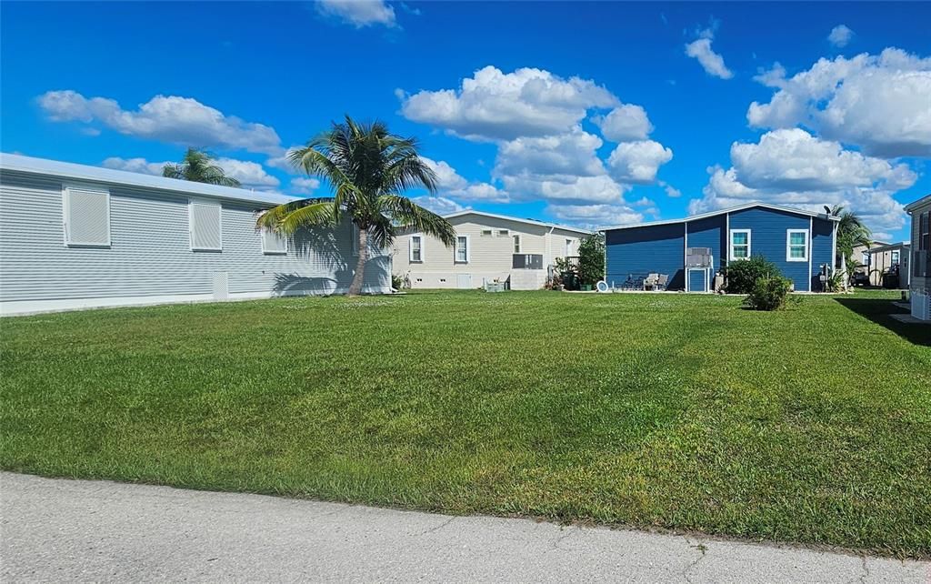 На продажу: $36,000 (0.12 acres)