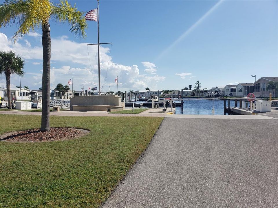 На продажу: $36,000 (0.12 acres)