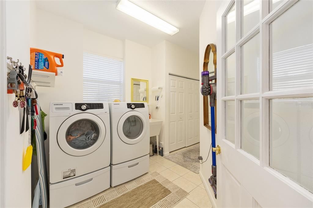 На продажу: $359,900 (3 спален, 3 ванн, 1781 Квадратных фут)