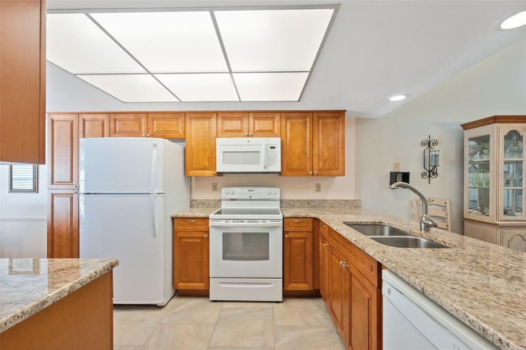 待售: $199,000 (2 贝兹, 2 浴室, 1162 平方英尺)