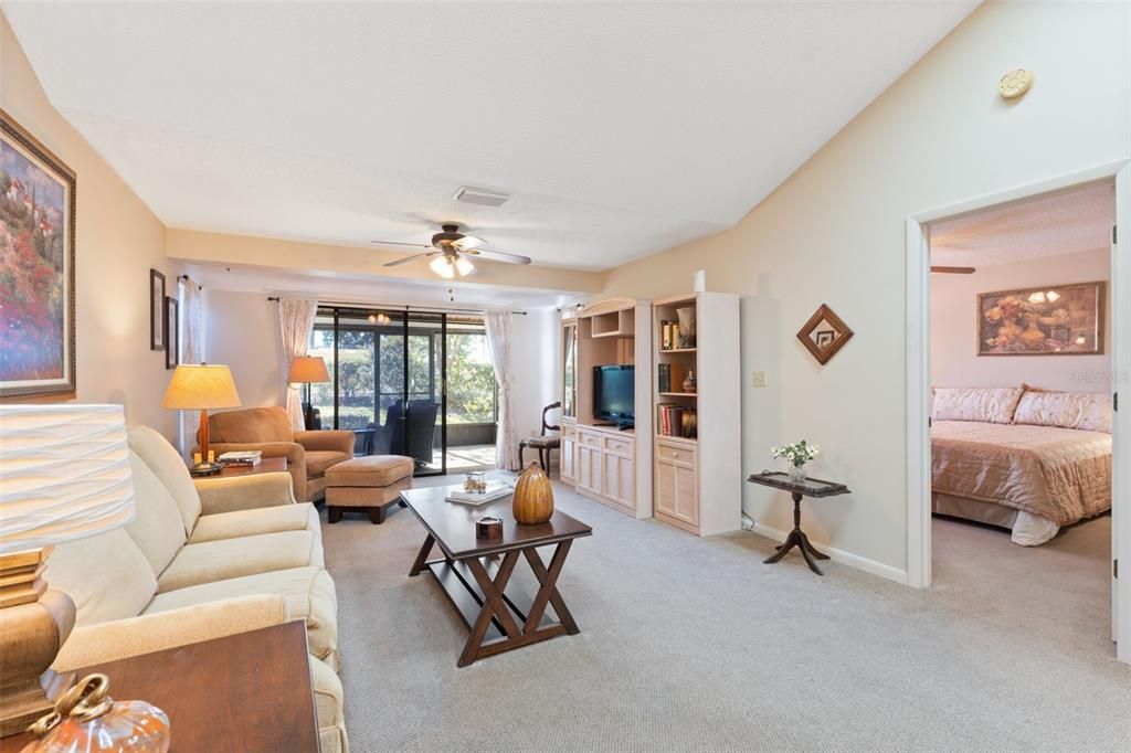 待售: $199,000 (2 贝兹, 2 浴室, 1162 平方英尺)