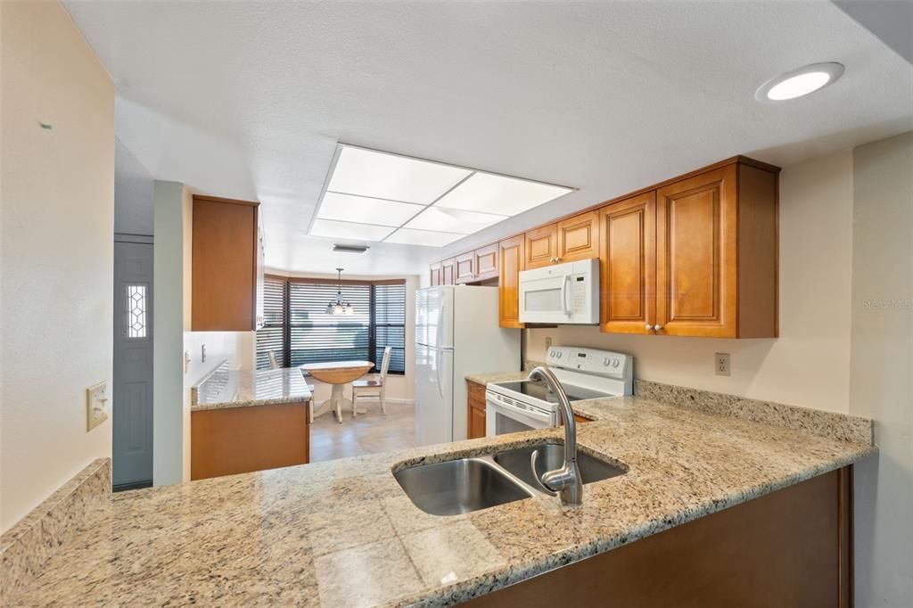 待售: $199,000 (2 贝兹, 2 浴室, 1162 平方英尺)