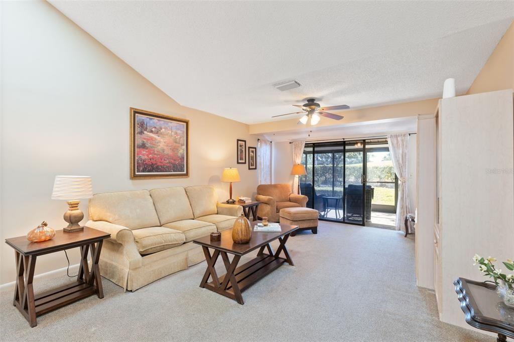 待售: $199,000 (2 贝兹, 2 浴室, 1162 平方英尺)