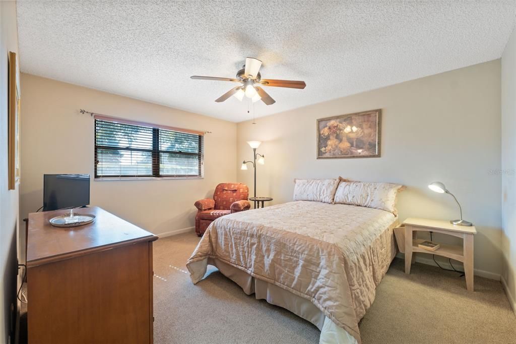 待售: $199,000 (2 贝兹, 2 浴室, 1162 平方英尺)