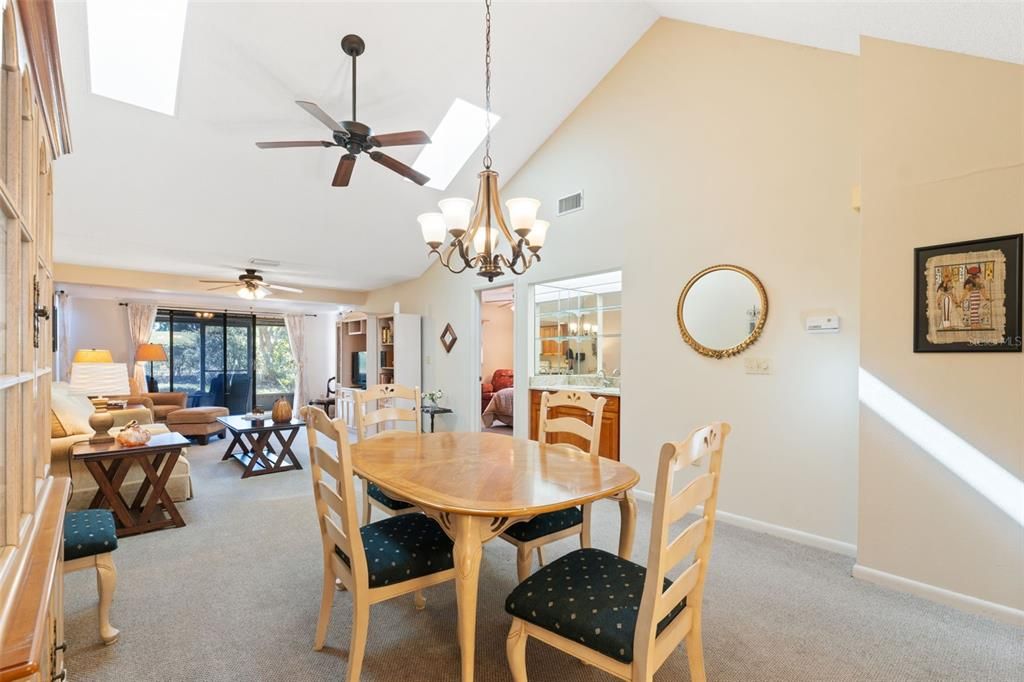 待售: $199,000 (2 贝兹, 2 浴室, 1162 平方英尺)