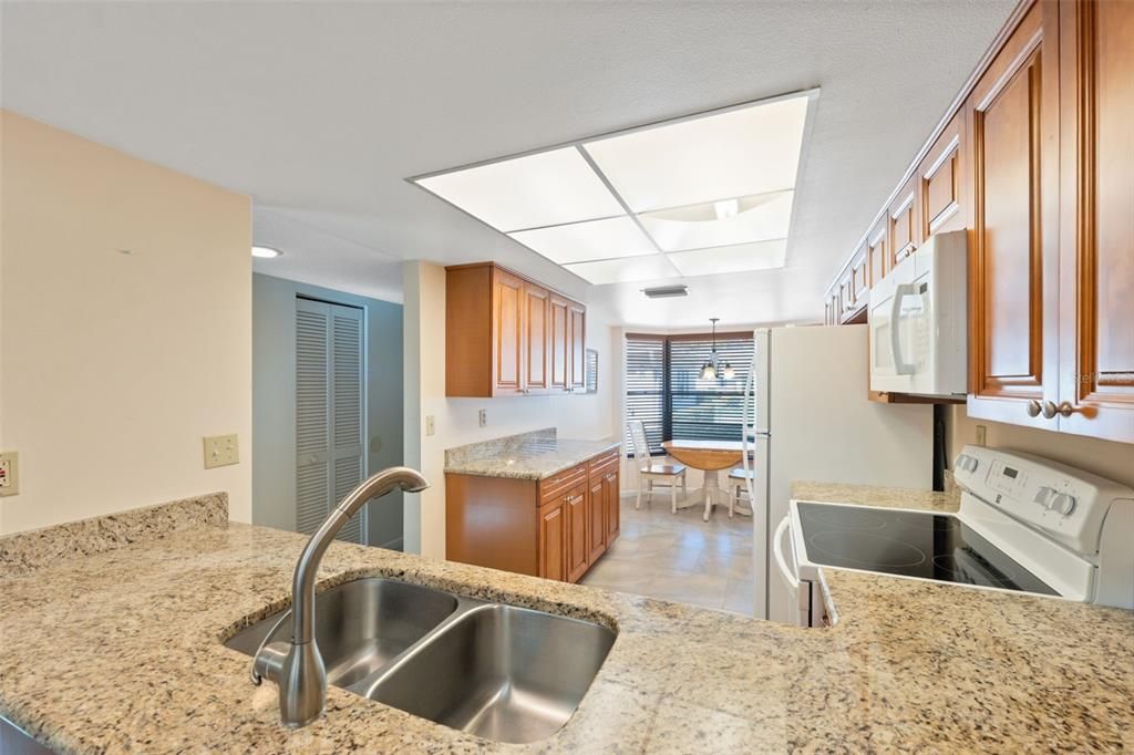 待售: $199,000 (2 贝兹, 2 浴室, 1162 平方英尺)