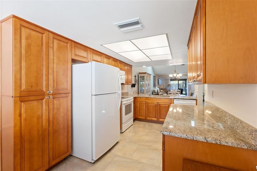 待售: $199,000 (2 贝兹, 2 浴室, 1162 平方英尺)